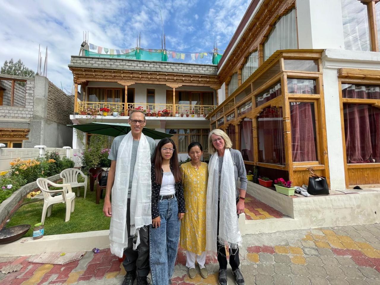 Laksdup Guest House Leh Buitenkant foto